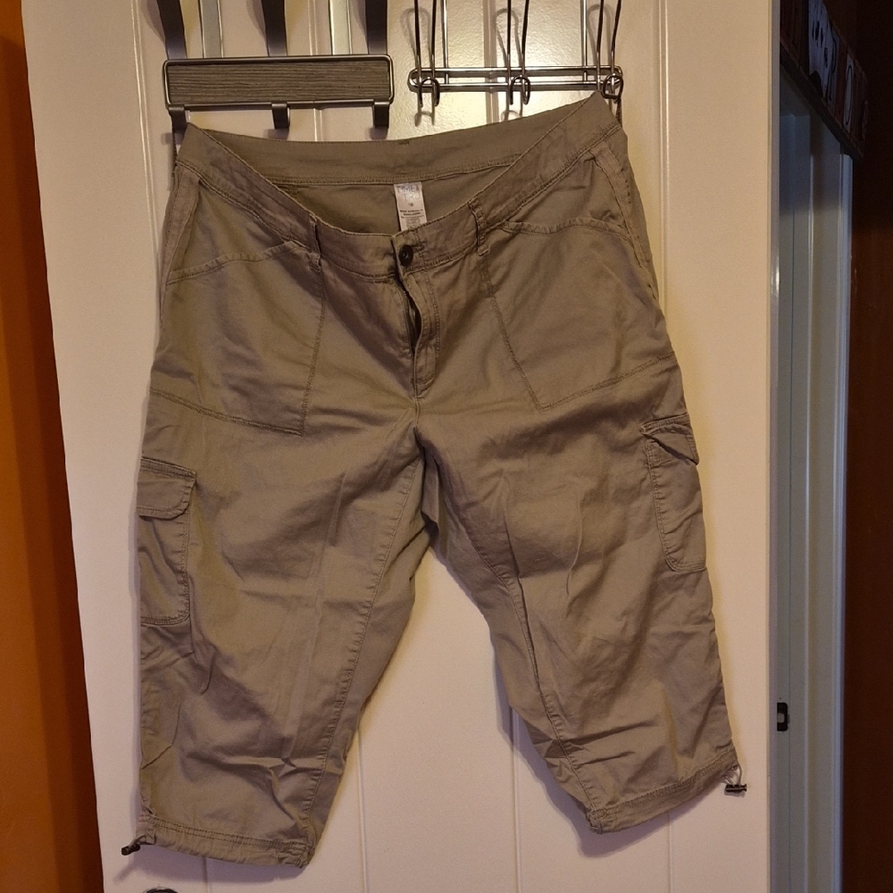 Time and Tru Women's Khaki Cargo Shorts